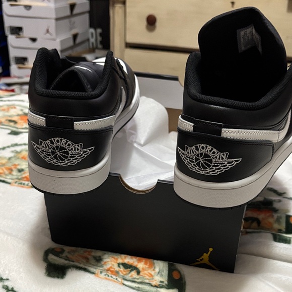 Jordan Men's Black and White Sneakers - Picture 3 of 6